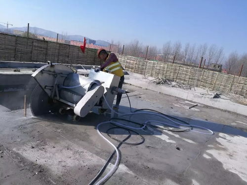 自貢市混凝土切割專(zhuān)業(yè)公司 液壓繩鋸機(jī)的應(yīng)用與優(yōu)勢(shì)